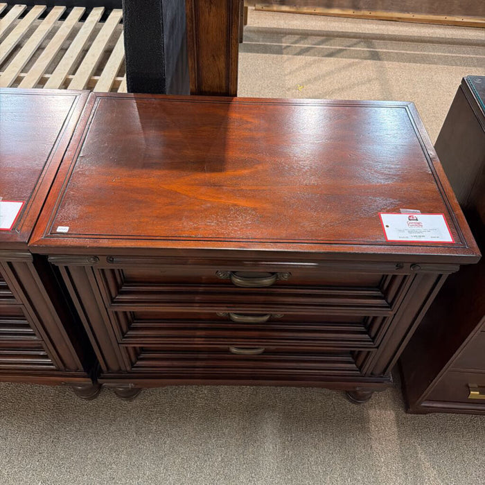 3-Drawer DW Nightstand(BTK)