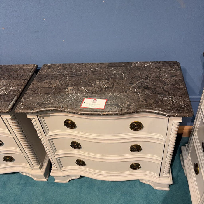 3-Drawer Nightstand(BTK)