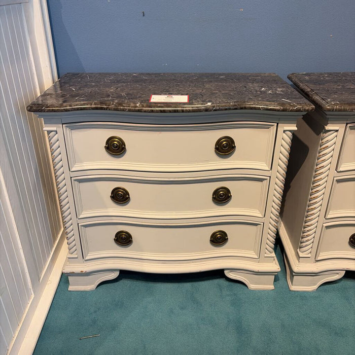 3-Drawer Nightstand(BTK)