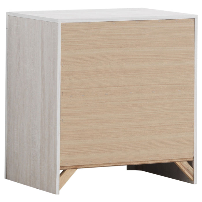 Geary - 4 Piece King Panel Bedroom Set With 2 Nightstands And Dresser - White