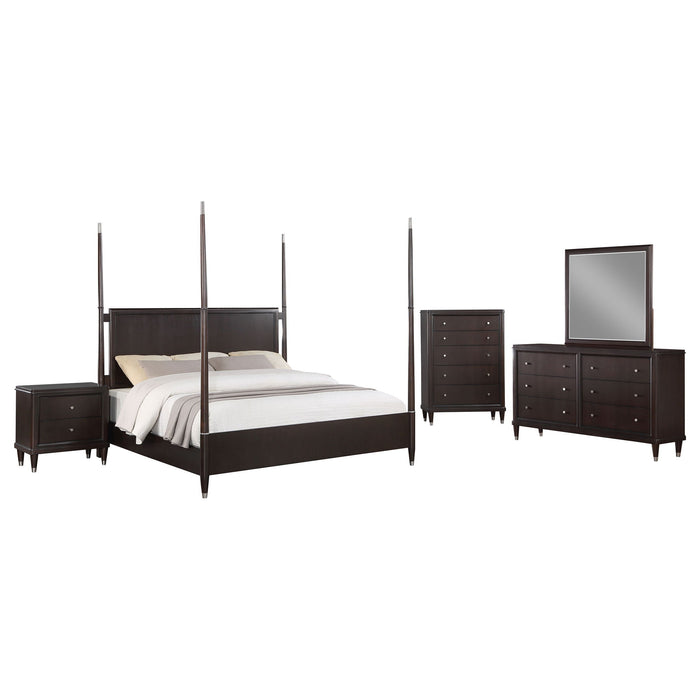 Niguel - 5 Piece Queen Poster Bedroom Set - Brown