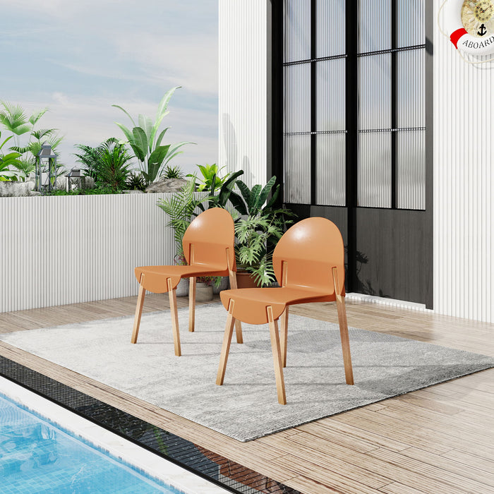 4 Piece Set Of Single Chairs With A Design Combining Modern And Traditional Elements