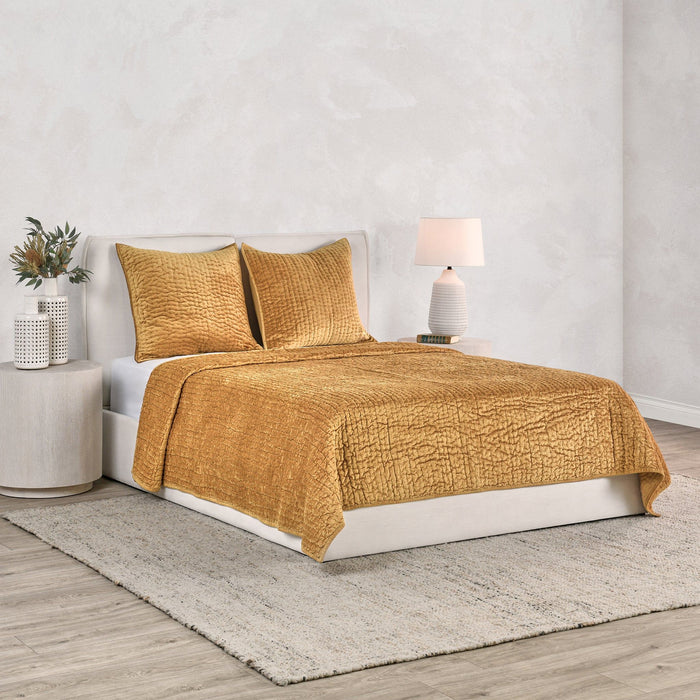 Bari - Velvet Quilt Set