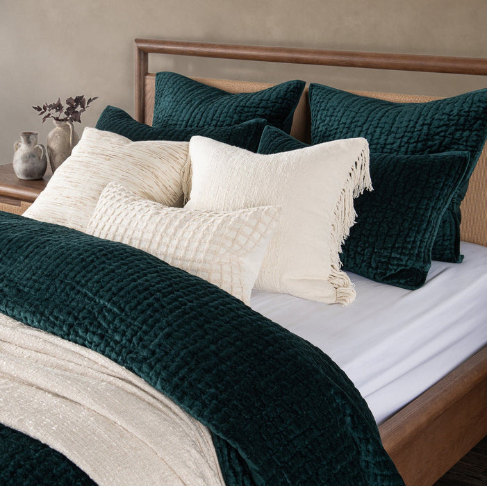 Bari - Velvet Quilt Collection