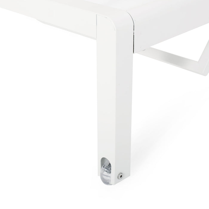 Outdoor Patio Chaise Lounge With 5 Reclining Positions