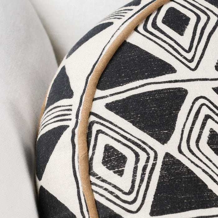 Nubia - 18" Round Pillow - Black / White