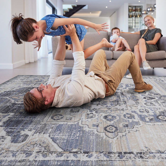 Payas - 6' X 9' Medallion Area Rug - Cream / Blue