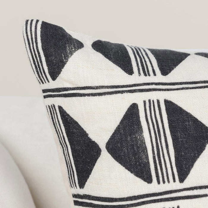 Nubia - 22" x 22" Pillow - Black / White