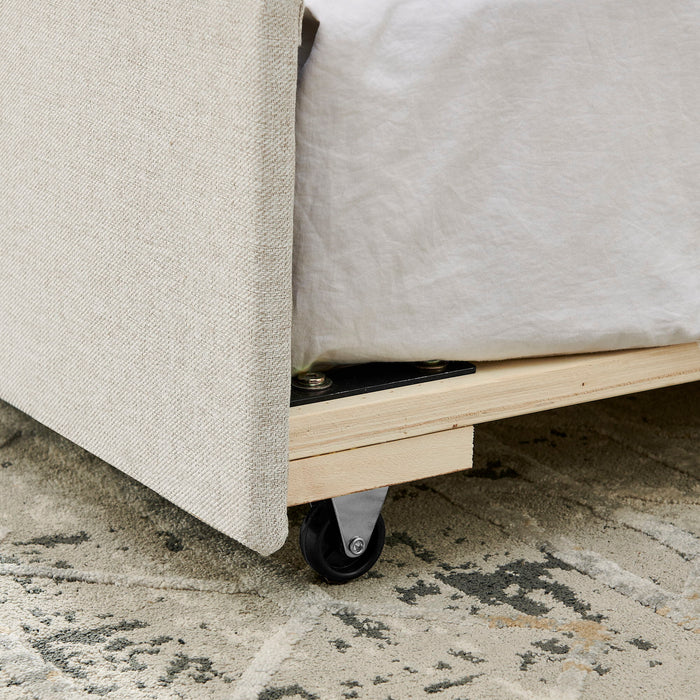Upholstered Daybed With USB Charging & Pull Out Bed