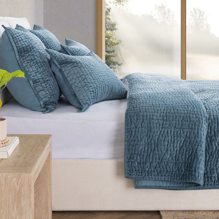 Bari - Velvet Quilt Set