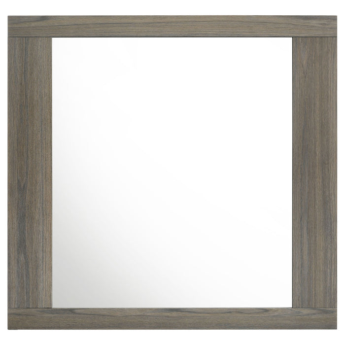 4 Piece Queen Bedroom Set With Built In Storage And Mirror - Oak