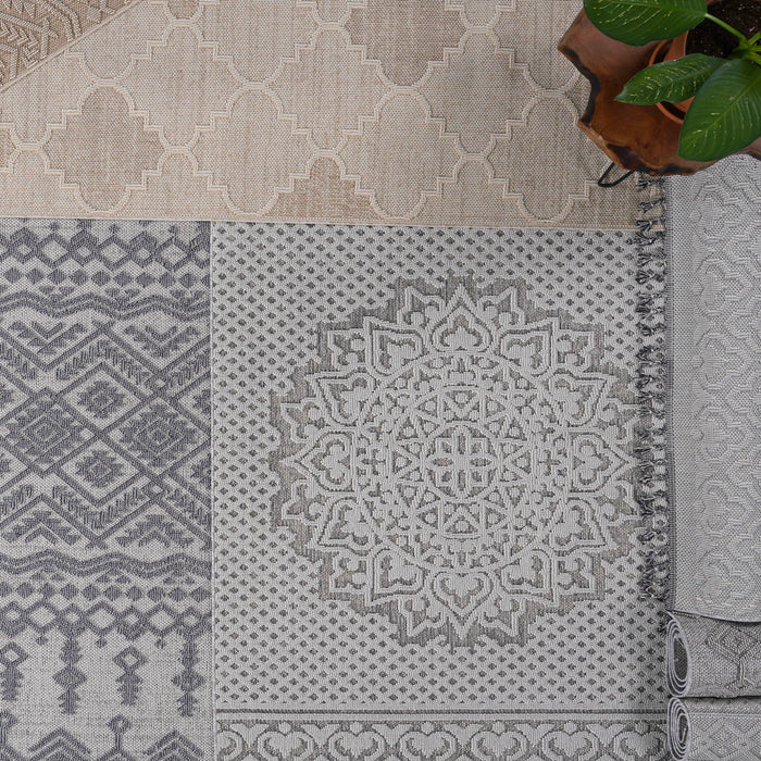 Guros - 6' X 9' Geometric Indoor / Outdoor Area Rug - Gray / White