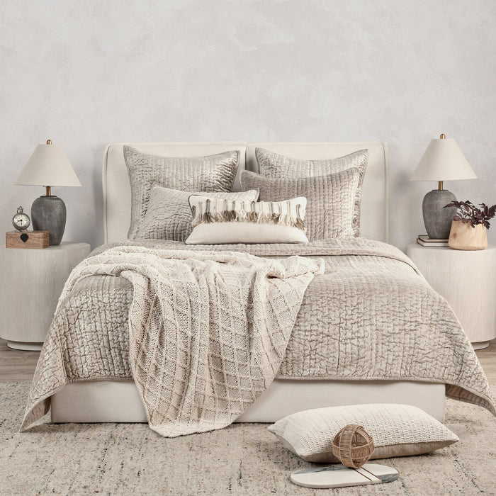 Bari - Velvet Quilt Set
