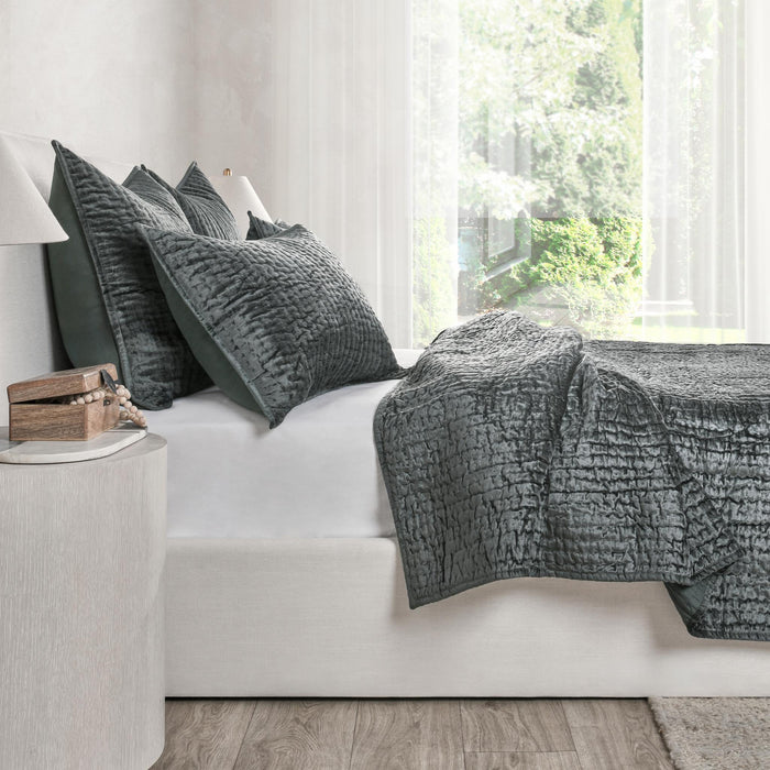 Bari - Velvet Quilt Collection