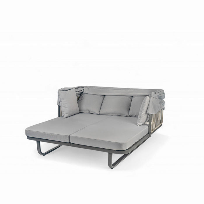 Outdoor Patio Rattan Daybed With Detachable Pillows
