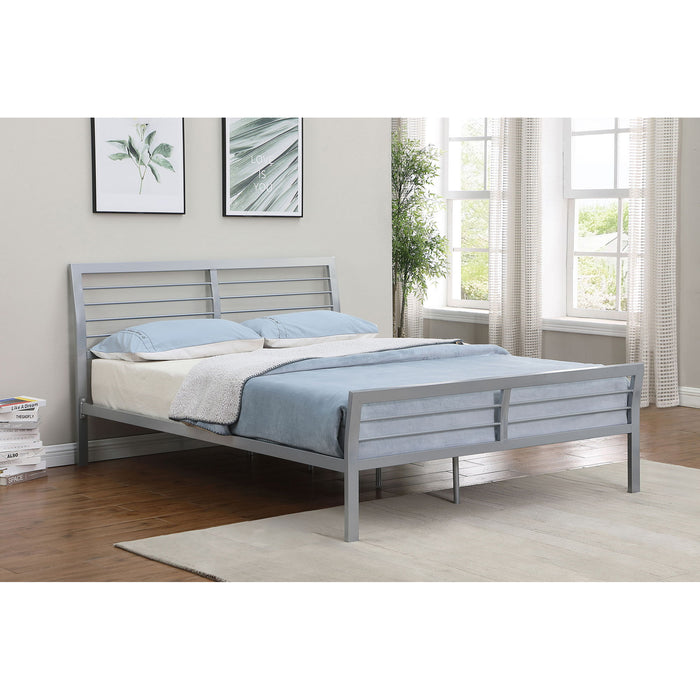 Fielding - Queen Bed With Clean Design - Silver