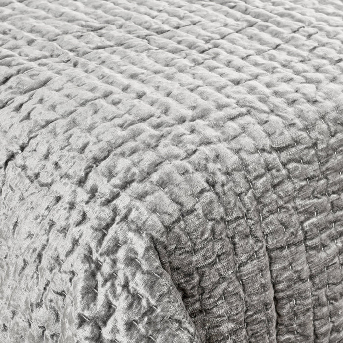 Bari - Velvet Quilt Set