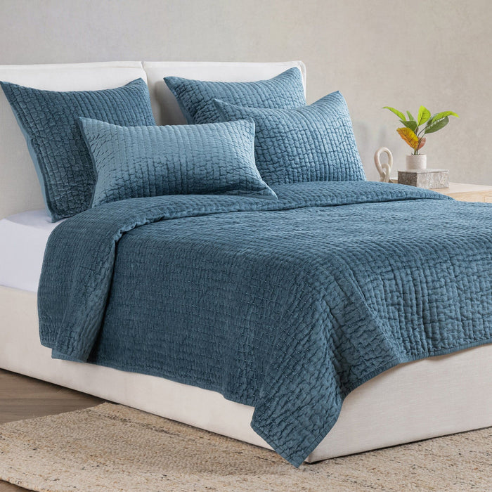 Bari - Velvet Quilt Set