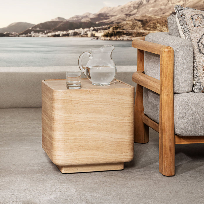 Romana - Outdoor Table