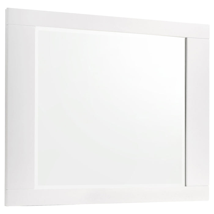 August - 6 Piece Queen Panel Bedroom Set With LED Lighting - White