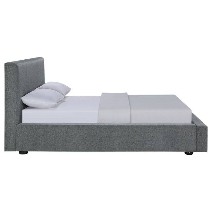 Weselyn - Platform Bed