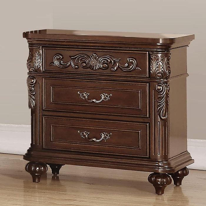 3 Piece Bedroom Set, Majestic Formal Bed With 2 Nightstands