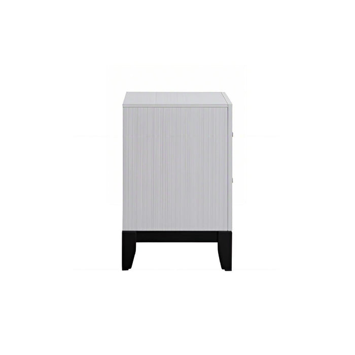 Glasgow - Nightstand With English Dovetail Drawers