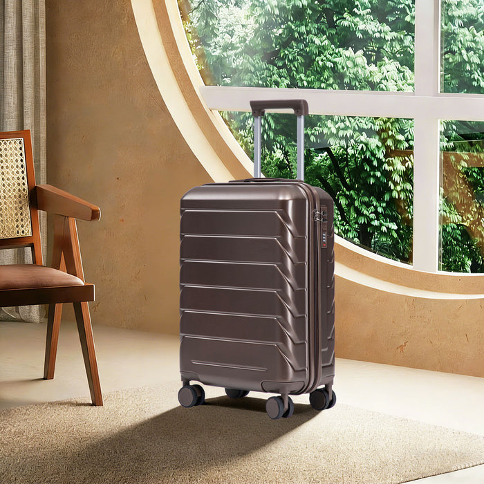 Hard Shell Travel Luggage With Scratch Resistant Surface