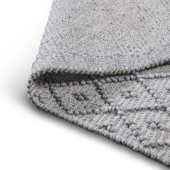 Millow - 6' X 9' Area Rug - Silver