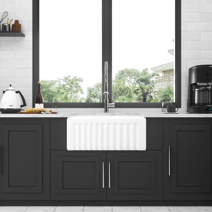 Apron Front Reversible Single Bowl Kitchen Sink & Grid And Strainer