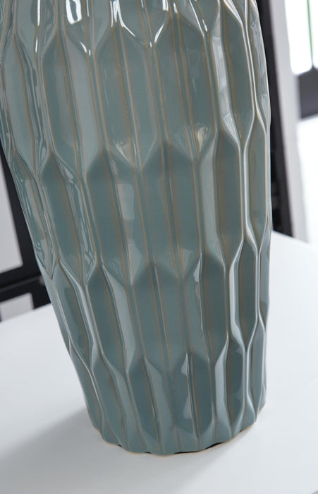 Ashley Express - Hadbury Ceramic Table Lamp (2/CN)