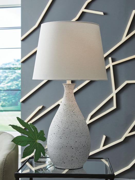 Ashley Express - Wyattford Metal Table Lamp (1/CN)