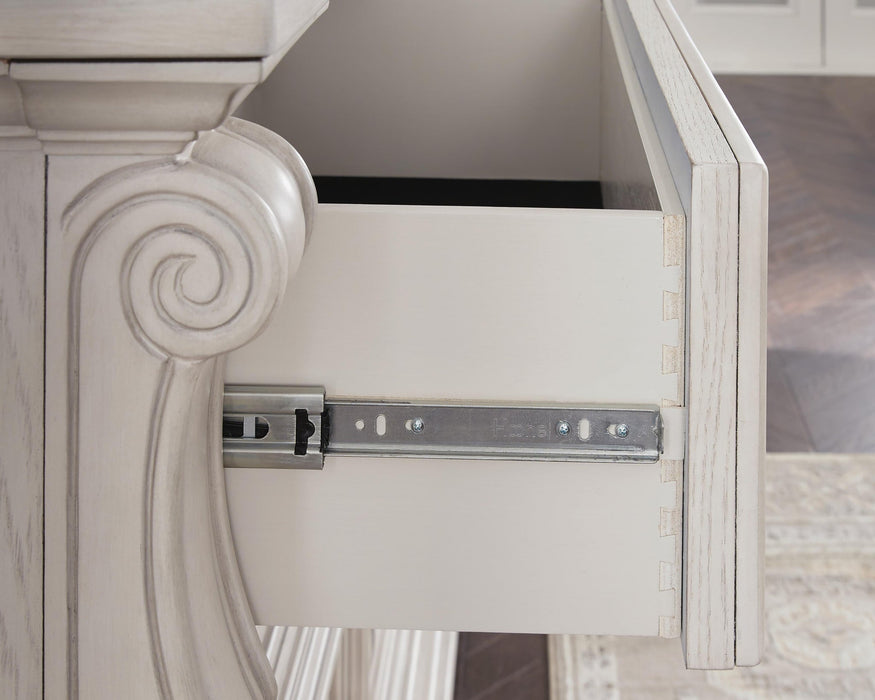 Bruchandi Dresser