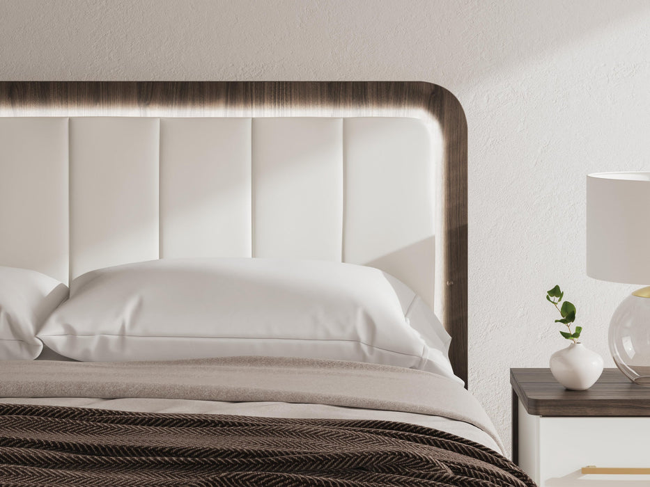 Kendanport King Upholstered Bed