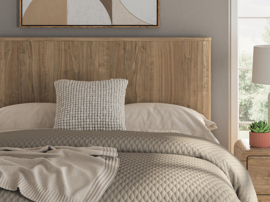 Gramburg Queen Panel Bed