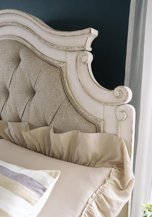 Realyn King Upholstered Panel Bed with Mirrored Dresser
