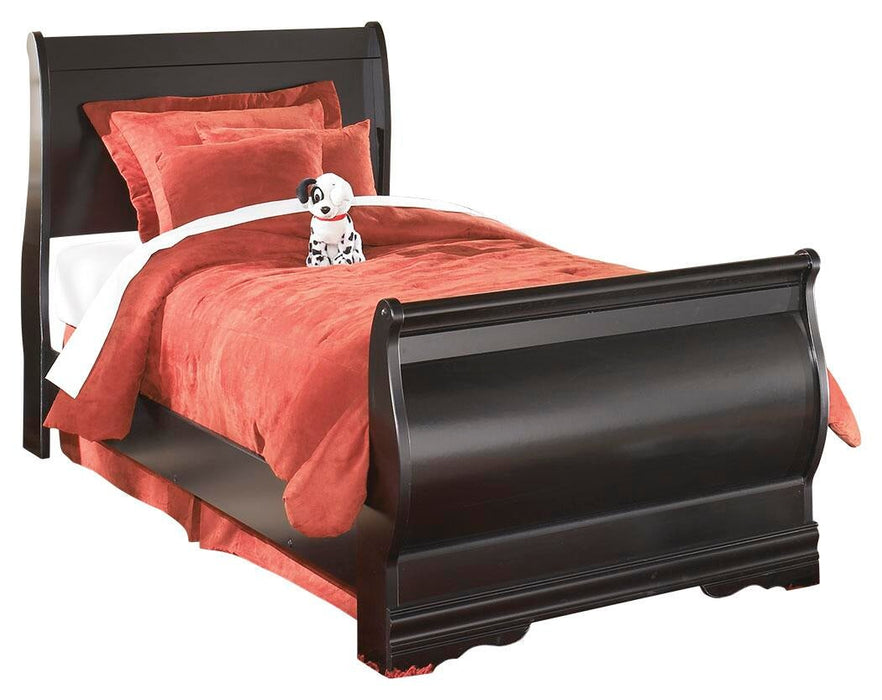 Huey Vineyard Full Sleigh Bed with Mirrored Dresser, Chest and Nightstand