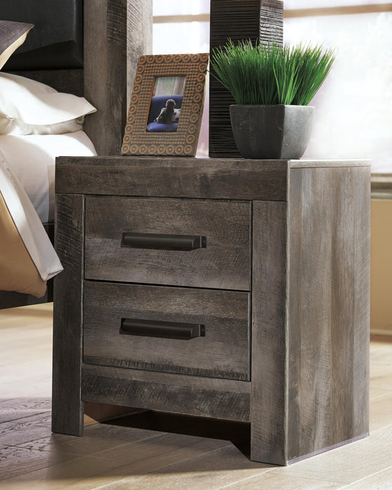 Wynnlow King Crossbuck Panel Bed with Mirrored Dresser, Chest and Nightstand