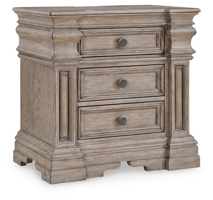 Blairhurst King Panel Bed with Mirrored Dresser and Nightstand