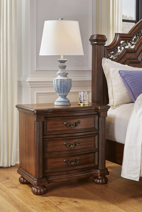 Lavinton King Poster Bed with Mirrored Dresser and Nightstand