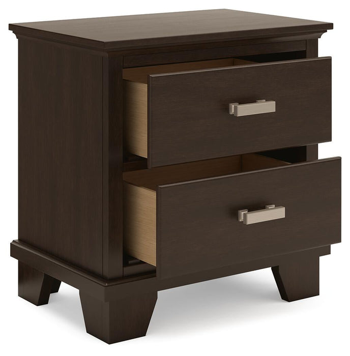 Covetown King Panel Bed with Mirrored Dresser and Nightstand
