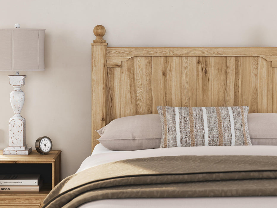 Galletyn Full Panel Bed with Mirrored Dresser