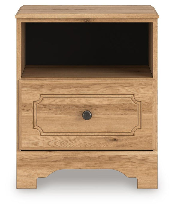 Galletyn King Panel Bed with Mirrored Dresser and Nightstand