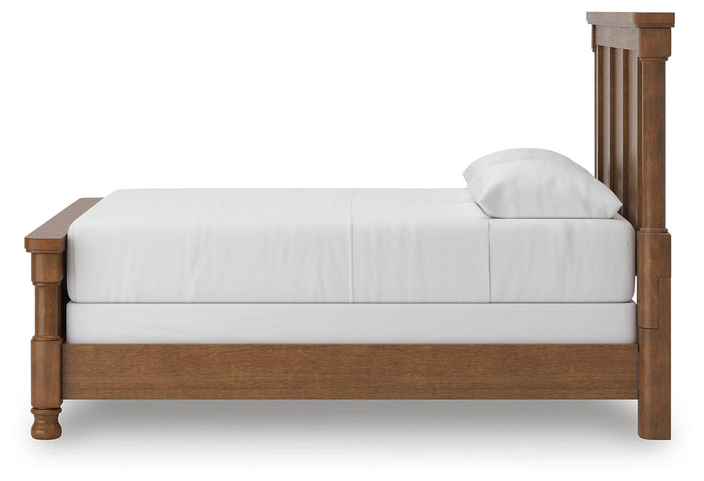 Chadworth Queen Poster Bed with Mirrored Dresser