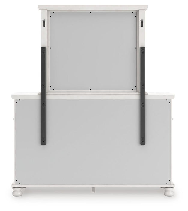 Chadworth Queen Poster Bed, Dresser, Mirror and Nightstand