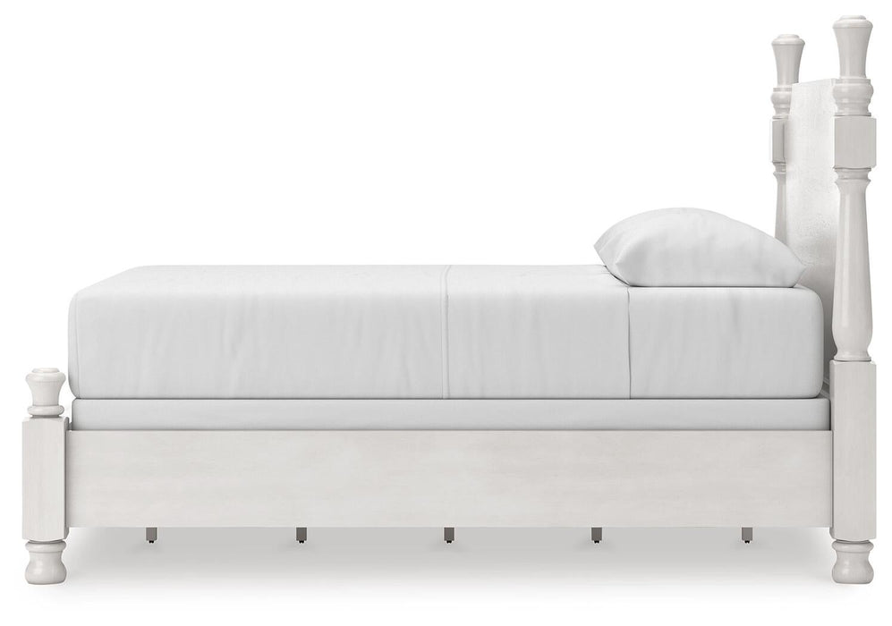 Chadworth Queen Poster Bed, Dresser and Mirror