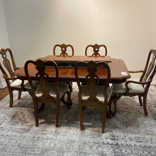 DW Table W/ 2 Leaves & 6 Chairs (CLH)